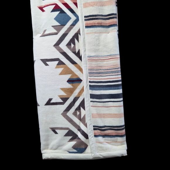 Pendleton Throw Blanket For Two Reversible Oversized Cream Tribal Pattern 60x80 - Picture 13 of 16